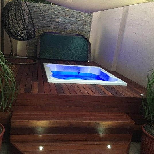 4-Seater jacuzzi